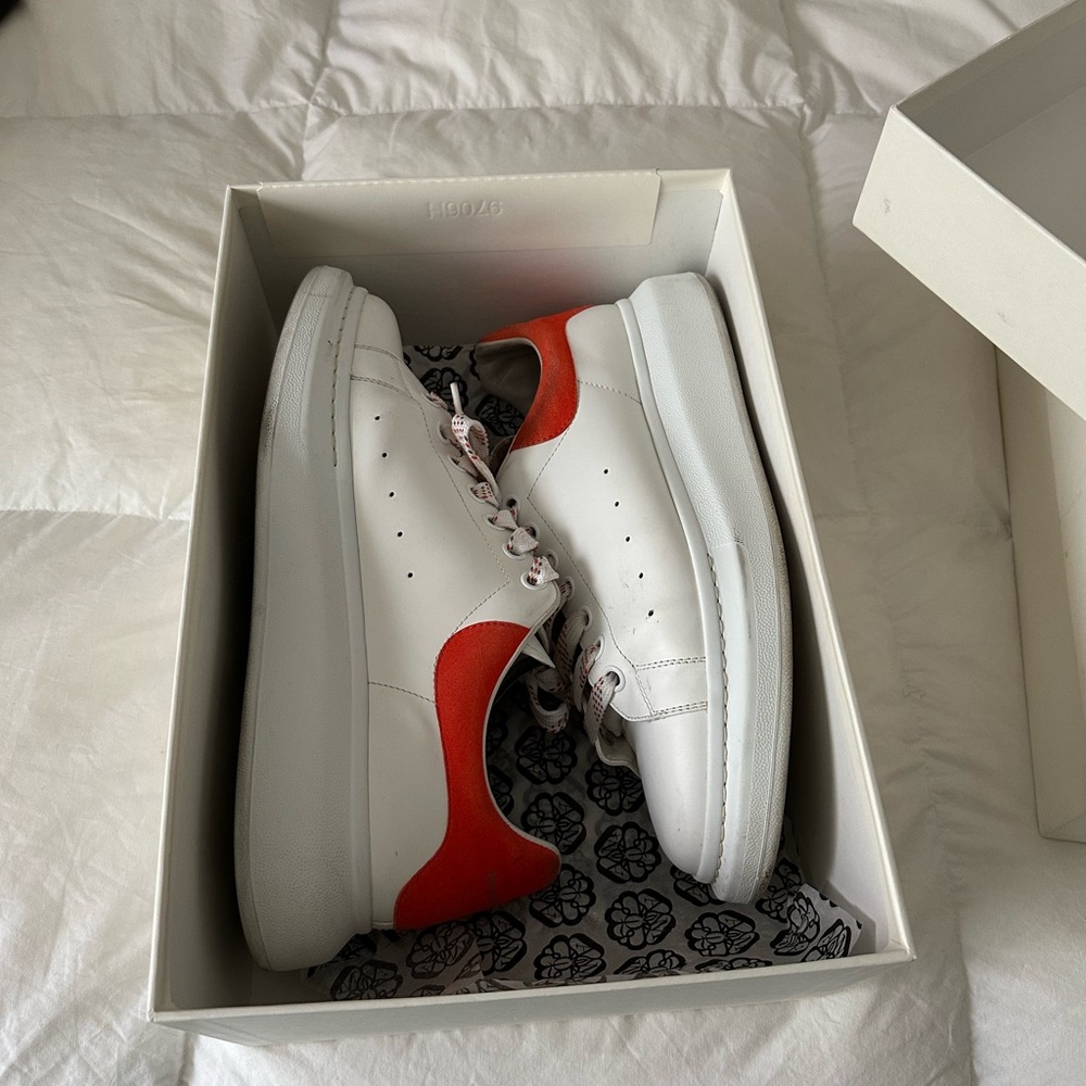 Spense White Box with Label Details